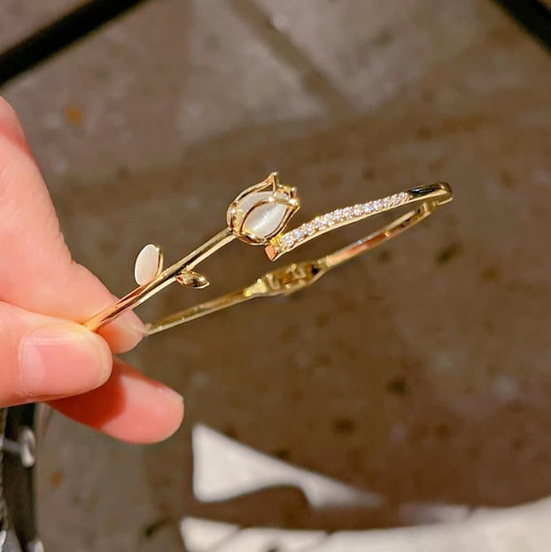 Glossy Small Rose Bracelet