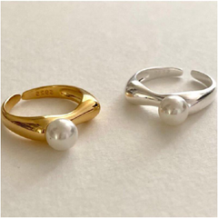 Sterling Silver Ring with Simplistic Pearl Design