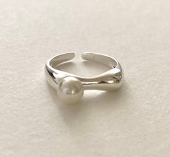 Sterling Silver Ring with Simplistic Pearl Design